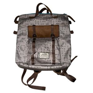 Kavu Backpack Interior Pockets Exterior Pocket Zipper Arrows